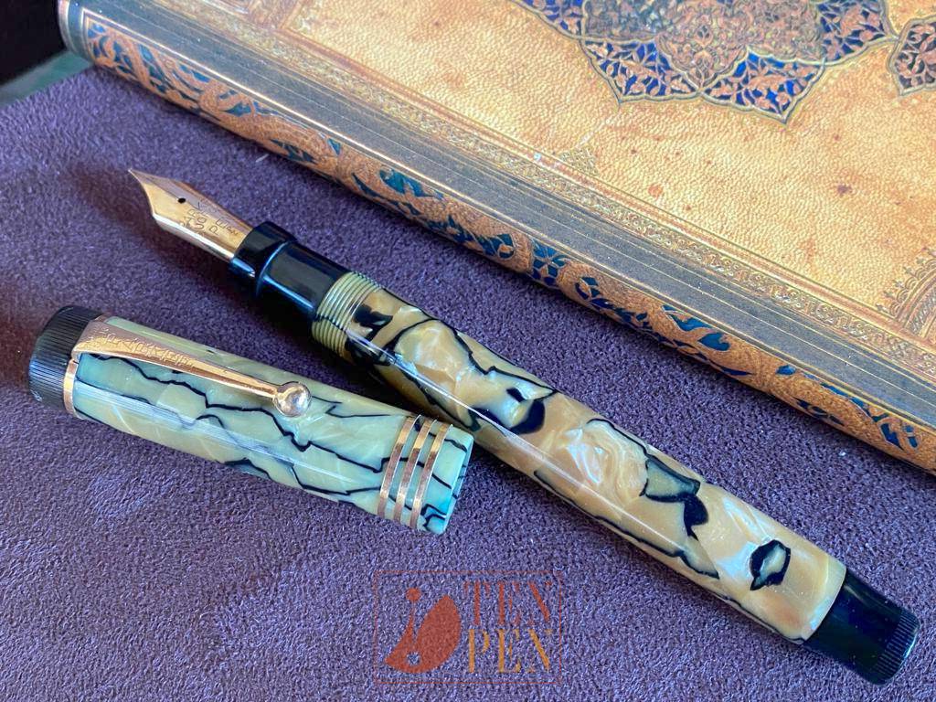 PARKER DUOFOLD DELUXE - BLACK AND PEARL CELLULOID - 1928 | Tenpen